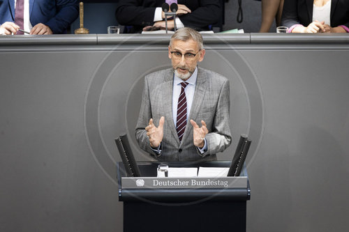 Innenminister des Freistaates Sachsen, Armin Schuster spricht im Deutschen Bundestag