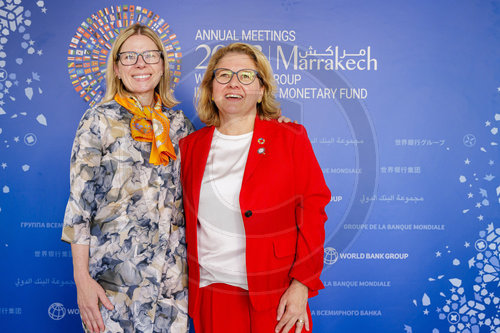 Svenja Schulze (SPD), Bundesministerin fuer wirtschaftliche Zusammenarbeit und Entwicklung,  und Anna Bjerde