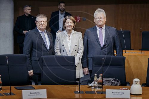 Praesidenten der Nachrichtendienste im parlamentarischen Kontrollgremium des Bundestages