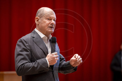 Bundeskanzler Olaf Scholz  im Buergerhaus am Schlaatz