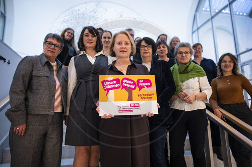 Politik, Politician, Gewalt gegen Frauen, Runder Tisch