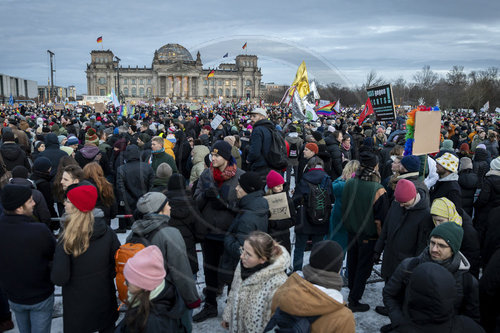 Demonstation gegen Rechts vor dem Reichstag