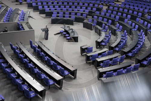 Leerer Plenarsaal im deutschen Bundestag