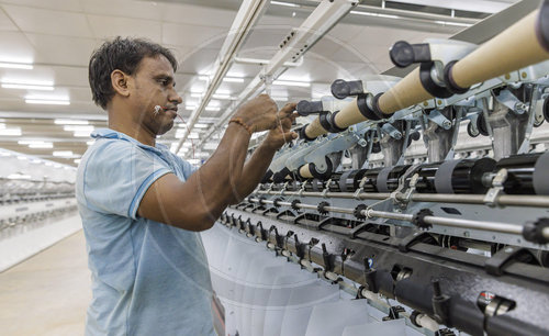 Industrielle Verarbeitung von Baumwolle und Seide