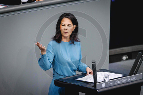 Aussenministerin Baerbock spricht im Bundestag