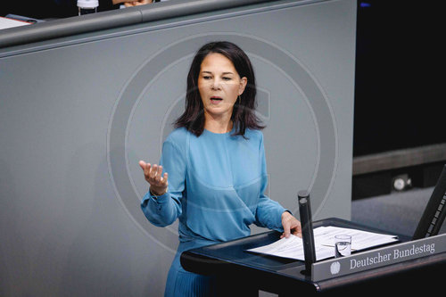 Aussenministerin Baerbock spricht im Bundestag