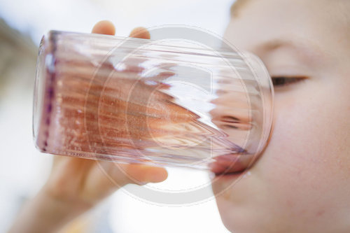 Wasser trinken bei Hitze