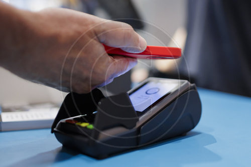 Bezahlen an der Kasse mit dem Handy, Apple pay, SumUP