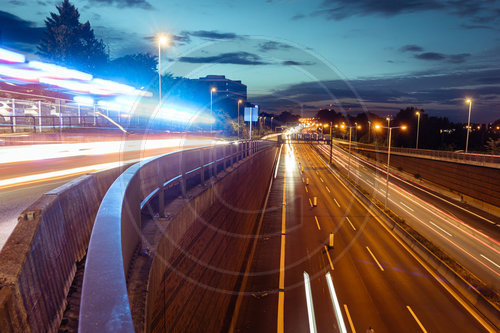 Verkehr auf der A100 Spandauer Damm