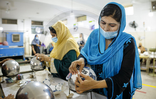 Herstellung von Fussbaellen in Pakistan