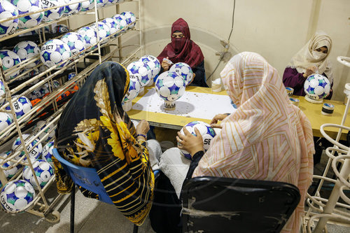 Herstellung von Fussbaellen in Pakistan