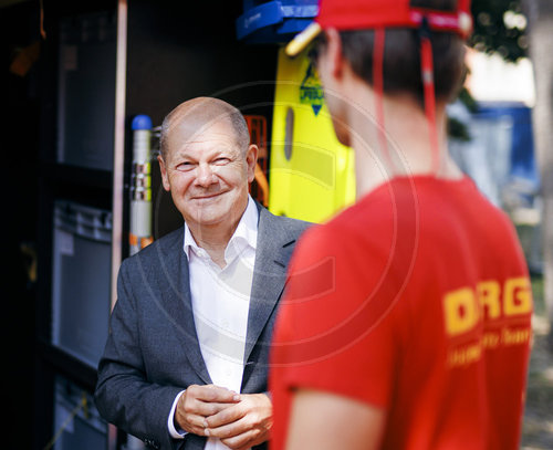 Olaf Scholz besucht Wasserrettung Potsdam