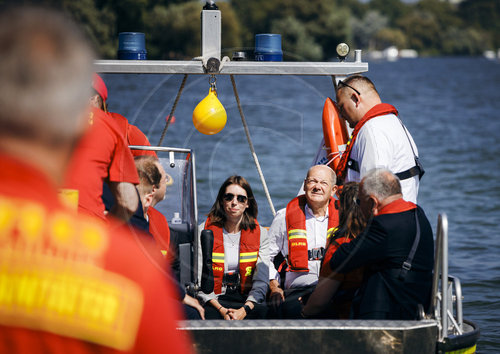 Olaf Scholz besucht Wasserrettung Potsdam