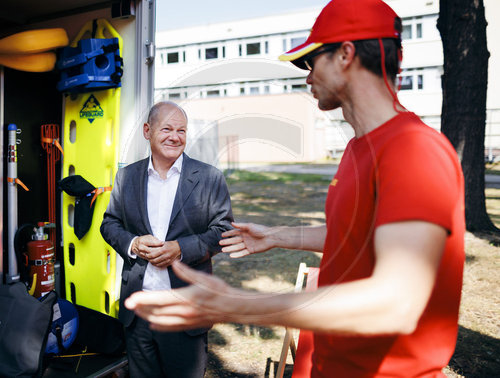 Olaf Scholz besucht Wasserrettung Potsdam