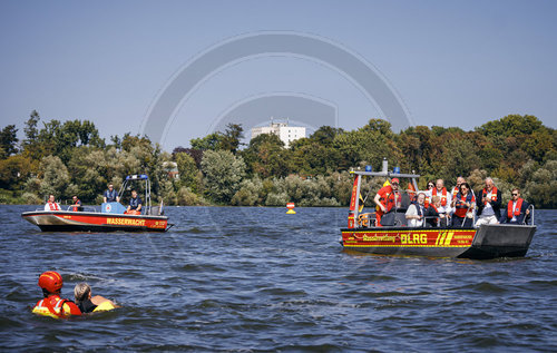 Olaf Scholz besucht Wasserrettung Potsdam