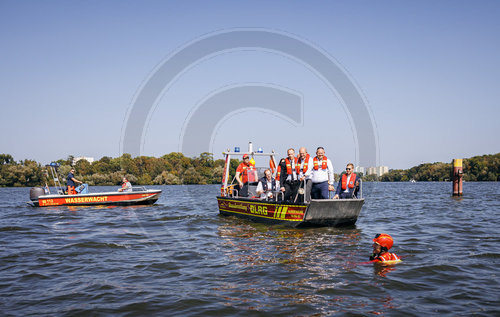 Olaf Scholz besucht Wasserrettung Potsdam