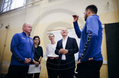 Olaf Scholz besucht RC Germania