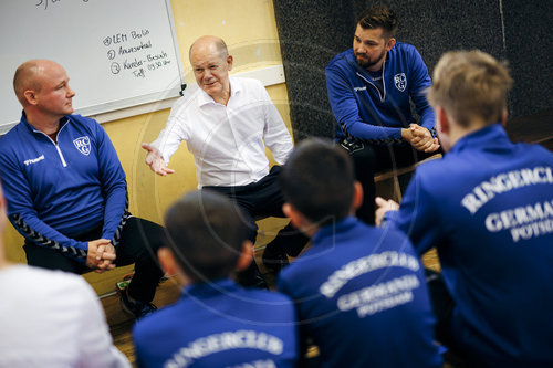 Olaf Scholz besucht RC Germania