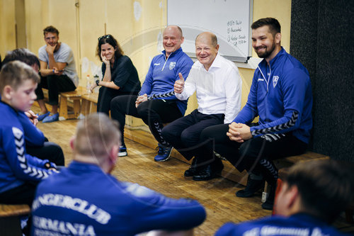 Olaf Scholz besucht RC Germania