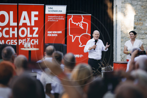 Olaf Scholz in Seelow bei einem Buergerdialog