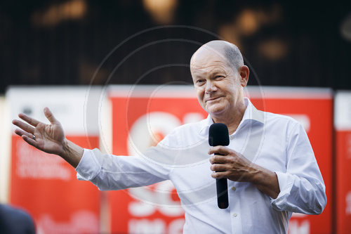 Olaf Scholz in Seelow bei einem Buergerdialog