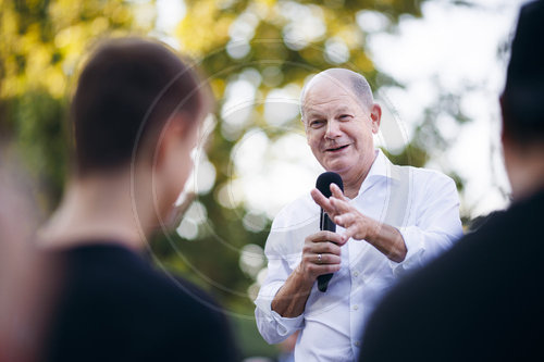 Olaf Scholz in Seelow bei einem Buergerdialog