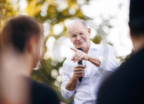 Olaf Scholz in Seelow bei einem Buergerdialog