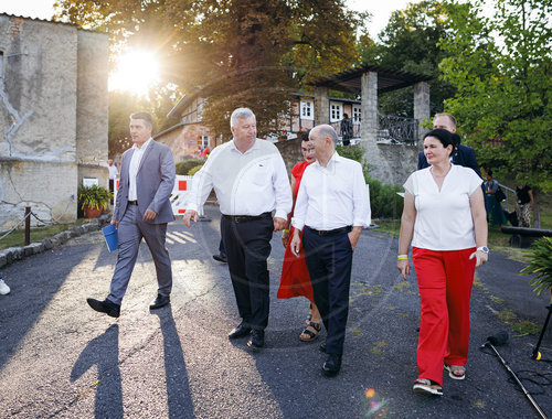 Olaf Scholz in Seelow bei einem Buergerdialog