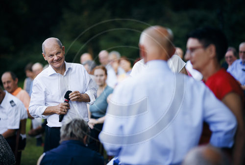 Olaf Scholz in Seelow bei einem Buergerdialog