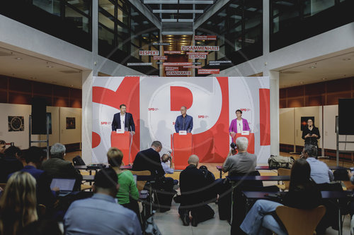 Pressekonferenz nach Ruecktritt von SPD-Generalsekretaer Kuehnert