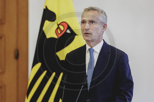 Ex-NATO-Generalsekretaer Stoltenberg bekommt Bundesverdienstkreuz