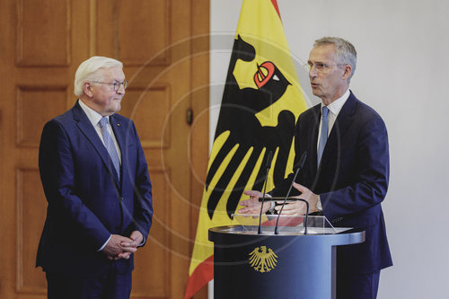 Ex-NATO-Generalsekretaer Stoltenberg bekommt Bundesverdienstkreuz