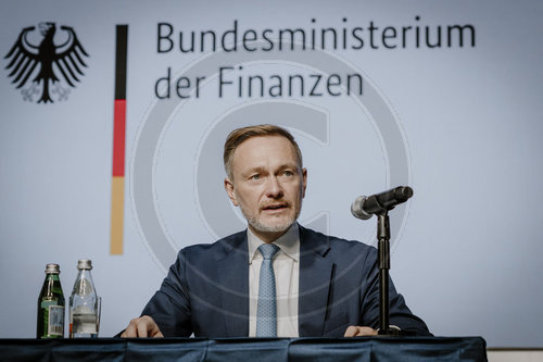 Finanzminister Pressekonferenz zur Steuersch‚àö¬ßtzung