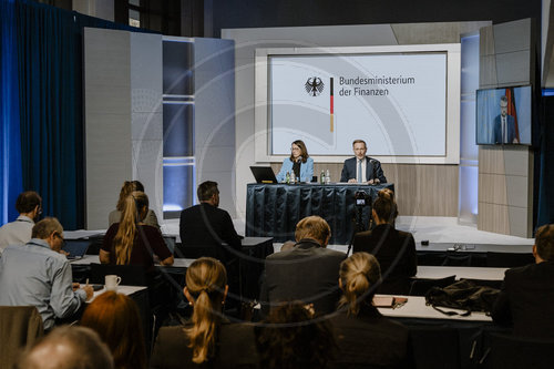 Finanzminister Pressekonferenz zur Steuersch‚àö¬ßtzung