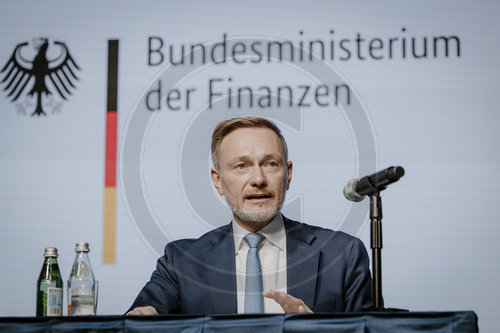 Finanzminister Pressekonferenz zur Steuersch‚àö¬ßtzung