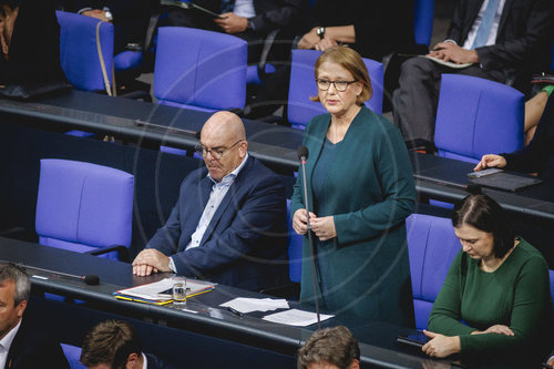 Familienministerin Paus bei Regierungsbefragung