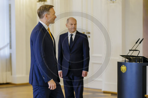 Bundespraesident Steinmeier uebergibt Entlassungsurkunde an BM Lindner