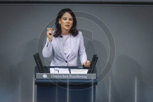 Bundesaussenministerin Baerbock spricht im Bundestag