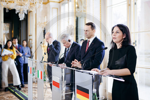 Annalena Baerbock bei Aussenminister Treffen