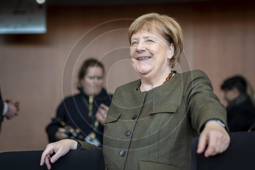 Angela Merkel im Unterausschuss