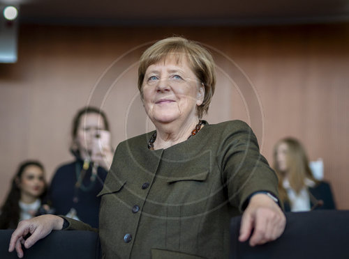 Angela Merkel im Unterausschuss