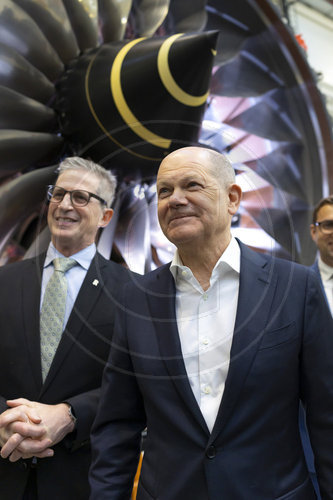 Bundeskanzler Scholz besucht Rolls-Royce