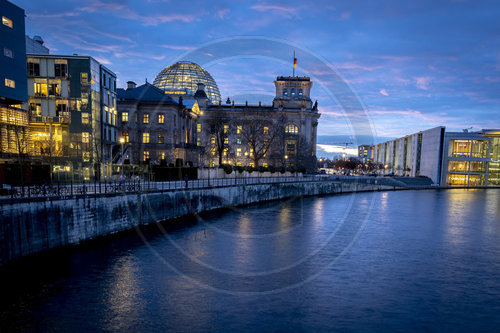 Reichstag im Abendlicht