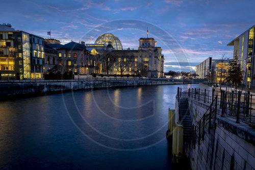 Reichstag im Abendlicht