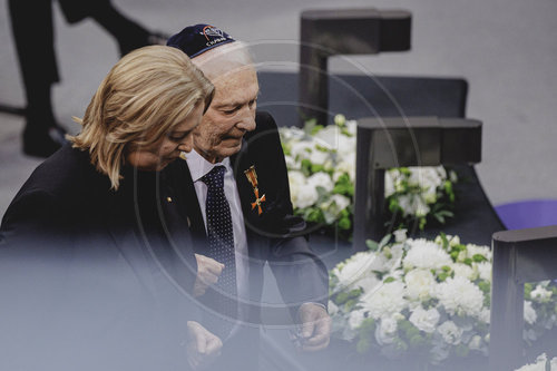 Gedenkstunde fuer die Opfer des Holocaust im Deutschen Bundestag