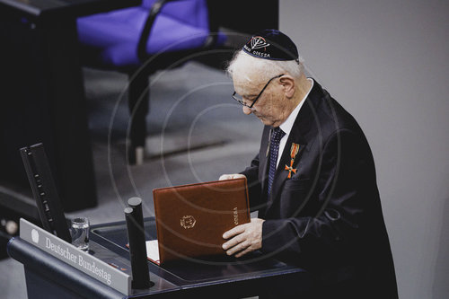 Gedenkstunde fuer die Opfer des Holocaust im Deutschen Bundestag