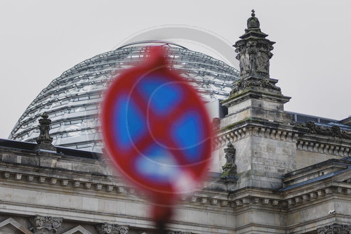 Halteverbot vor dem Deutschen Bundestag