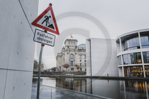 Halteverbot vor dem Deutschen Bundestag