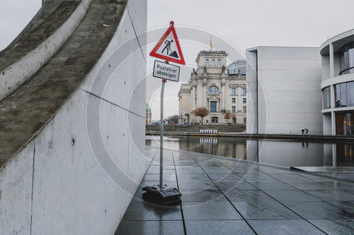 Halteverbot vor dem Deutschen Bundestag