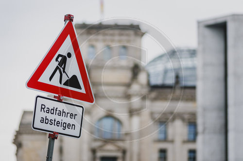 Halteverbot vor dem Deutschen Bundestag